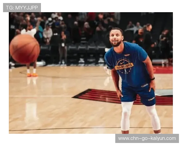 库里不看人背传理查德，后者极限后仰命中十佳球