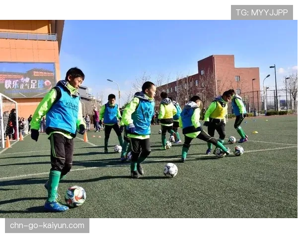 社区活动：曼城俱乐部青训学院举办校园足球开放日